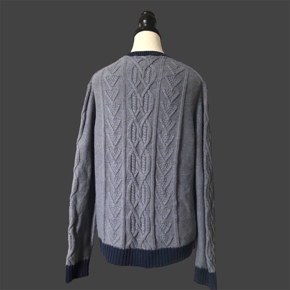 GAP Women’s Cable-Knit Crewneck Pullover Sweater - Picture 3 of 4